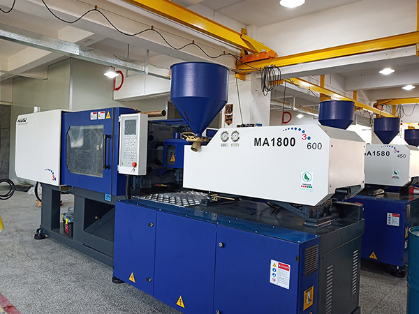How to control the color difference of injection molding machine products?